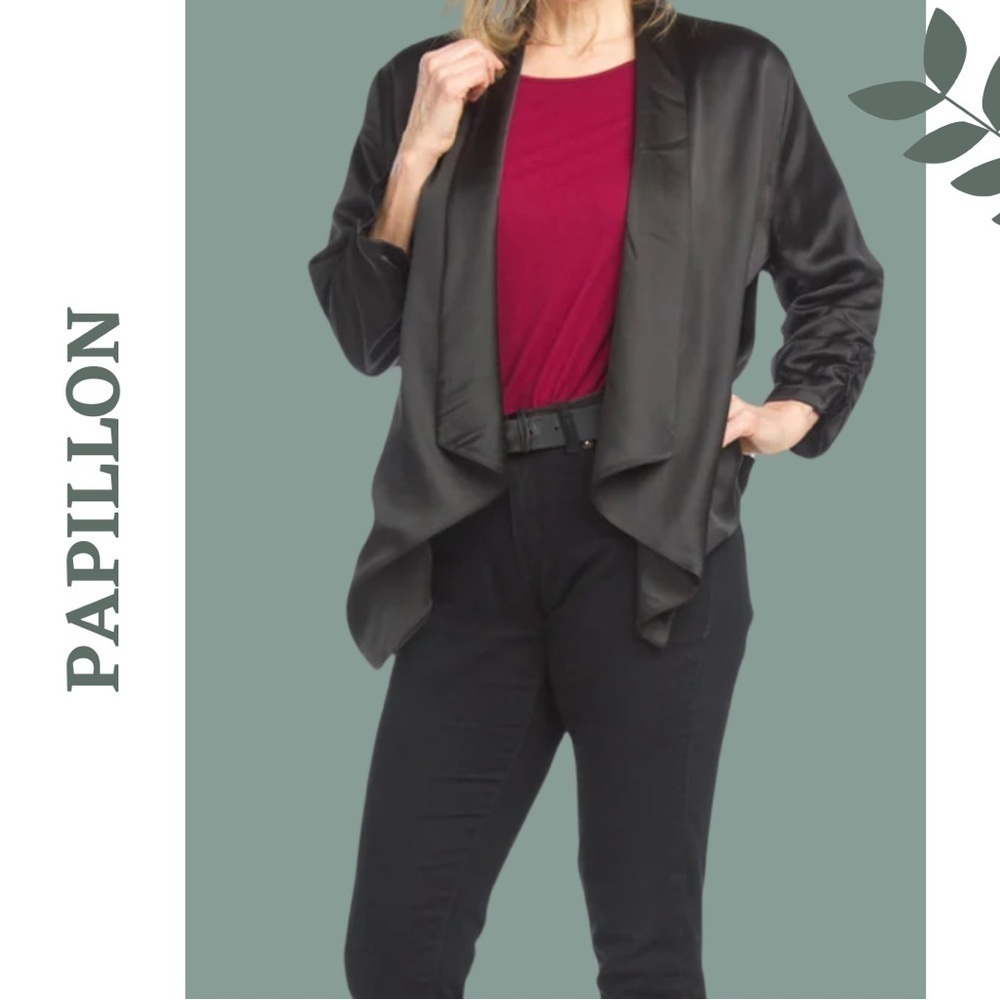 Papillon đšđŠ Black Satin Blazer with Ruched Sleeves Size Extra Small XL